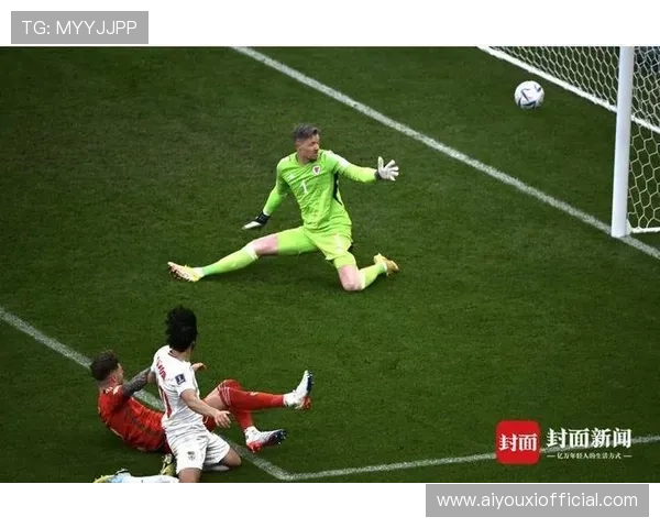 丹麦球员瘫坐草皮，麦克莱恩远射定格比分