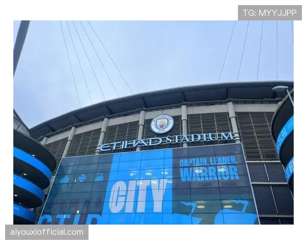 伊蒂哈德球场,阿森纳球员赛后集体向客队球迷看台致谢